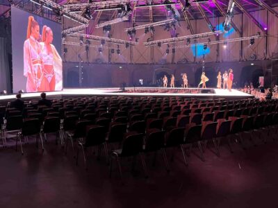 When fashion shows meet advanced SI technology!